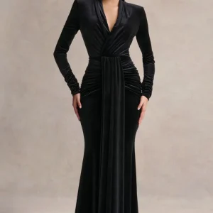 Halima | Vestido Largo de Terciopelo Negro con Escote Profundo y Detalle Fruncido