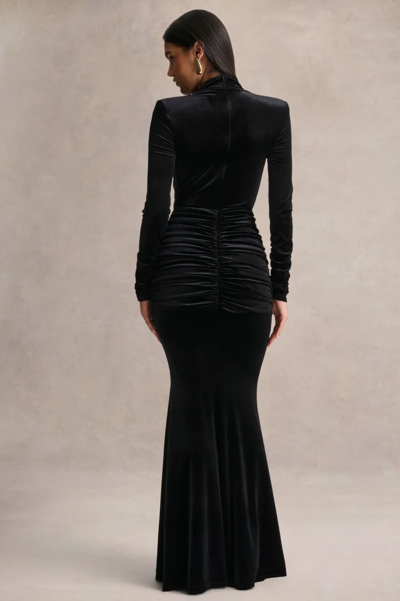 Halima | Vestido Largo de Terciopelo Negro con Escote Profundo y Detalle Fruncido - Imagen 3