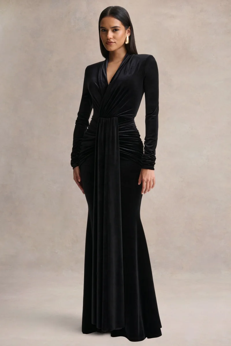 Halima | Vestido Largo de Terciopelo Negro con Escote Profundo y Detalle Fruncido - Imagen 5