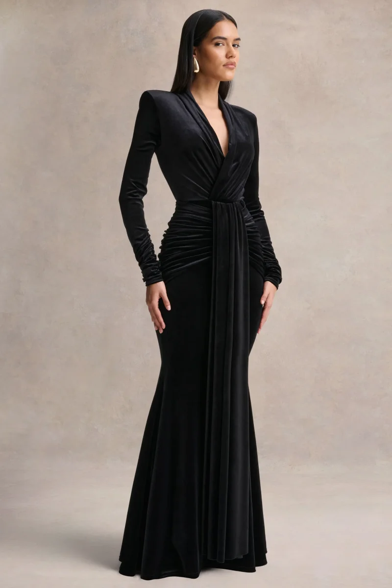 Halima | Vestido Largo de Terciopelo Negro con Escote Profundo y Detalle Fruncido - Imagen 6