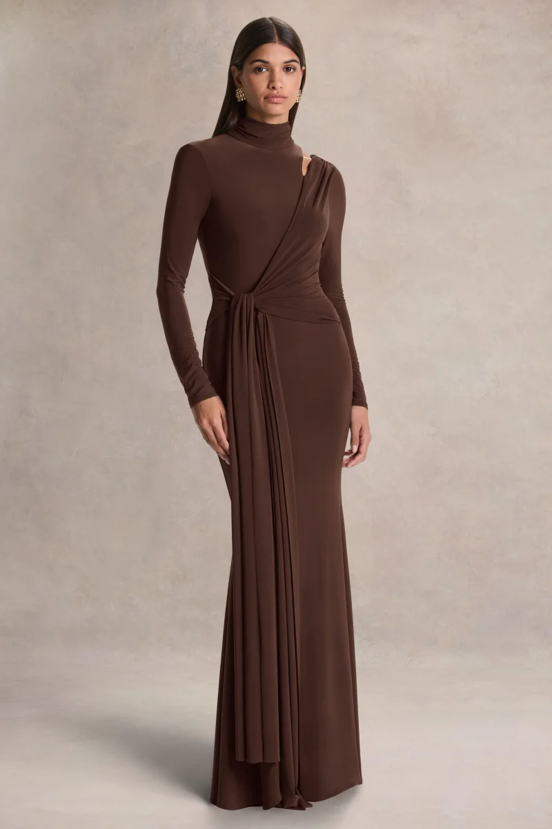 Alastrina | Vestido Largo Marrón con Cuello Alto y Detalle Fruncido - Imagen 2