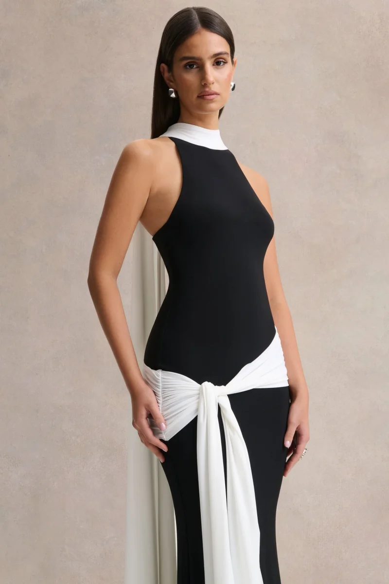 Dorinda | Vestido Largo Negro y Blanco de Cuello Alto con Detalle de Drapeado y Fajín - Imagen 4