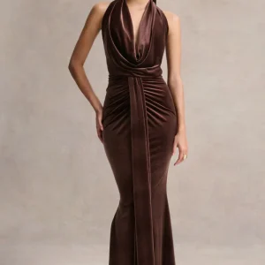 Lavernia | Vestido largo marrón con cuello halter y detalles fruncidos