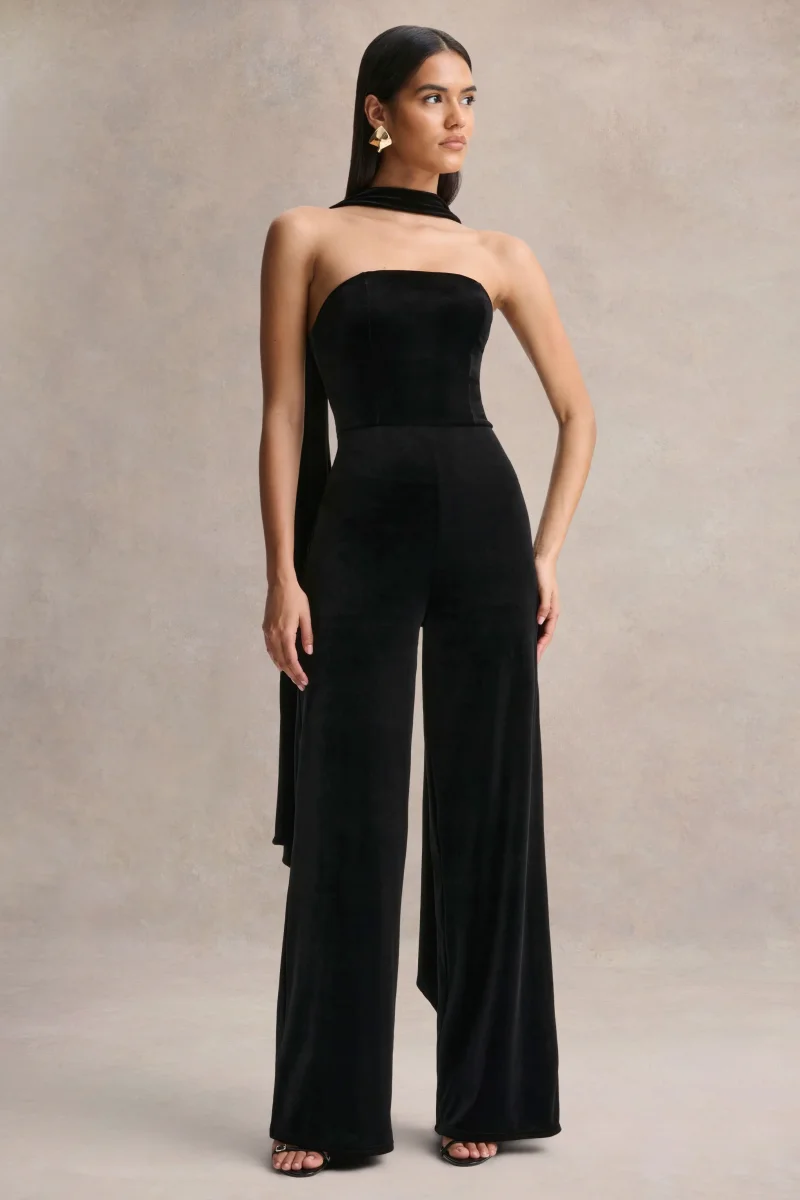 Arcane | Mono de Terciopelo Negro con Escote Bandeau y Detalle De Bufanda - Imagen 2