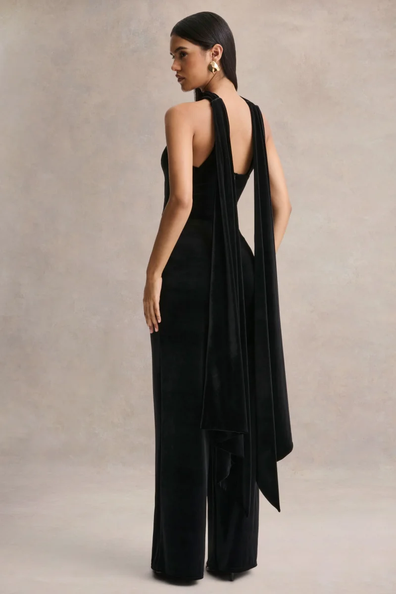 Arcane | Mono de Terciopelo Negro con Escote Bandeau y Detalle De Bufanda - Imagen 3