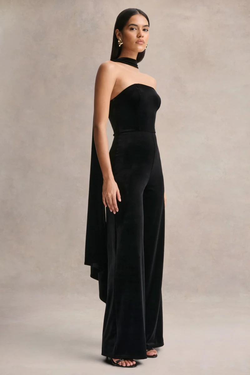 Arcane | Mono de Terciopelo Negro con Escote Bandeau y Detalle De Bufanda - Imagen 5