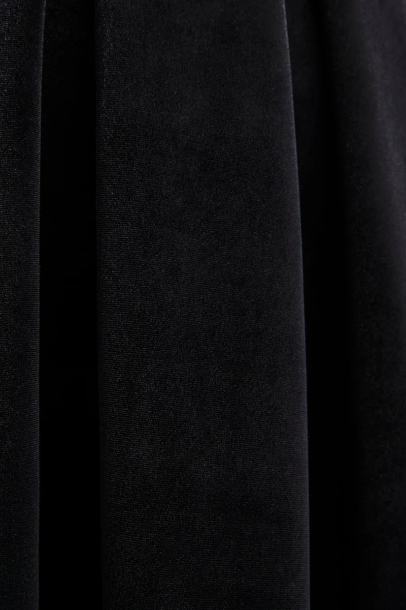 Seraphic | Vestido Midi Negro de Terciopelo con Mangas Abullonadas - Imagen 8