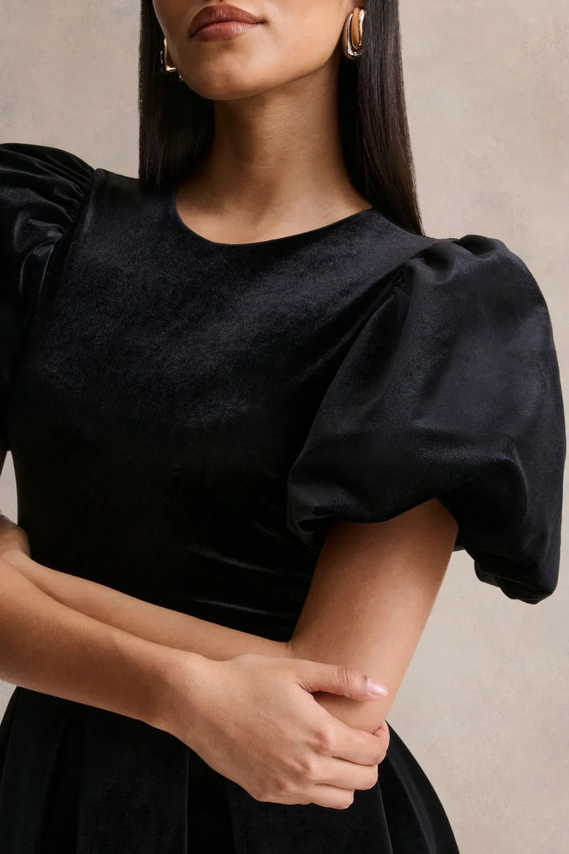 Seraphic | Vestido Midi Negro de Terciopelo con Mangas Abullonadas - Imagen 6