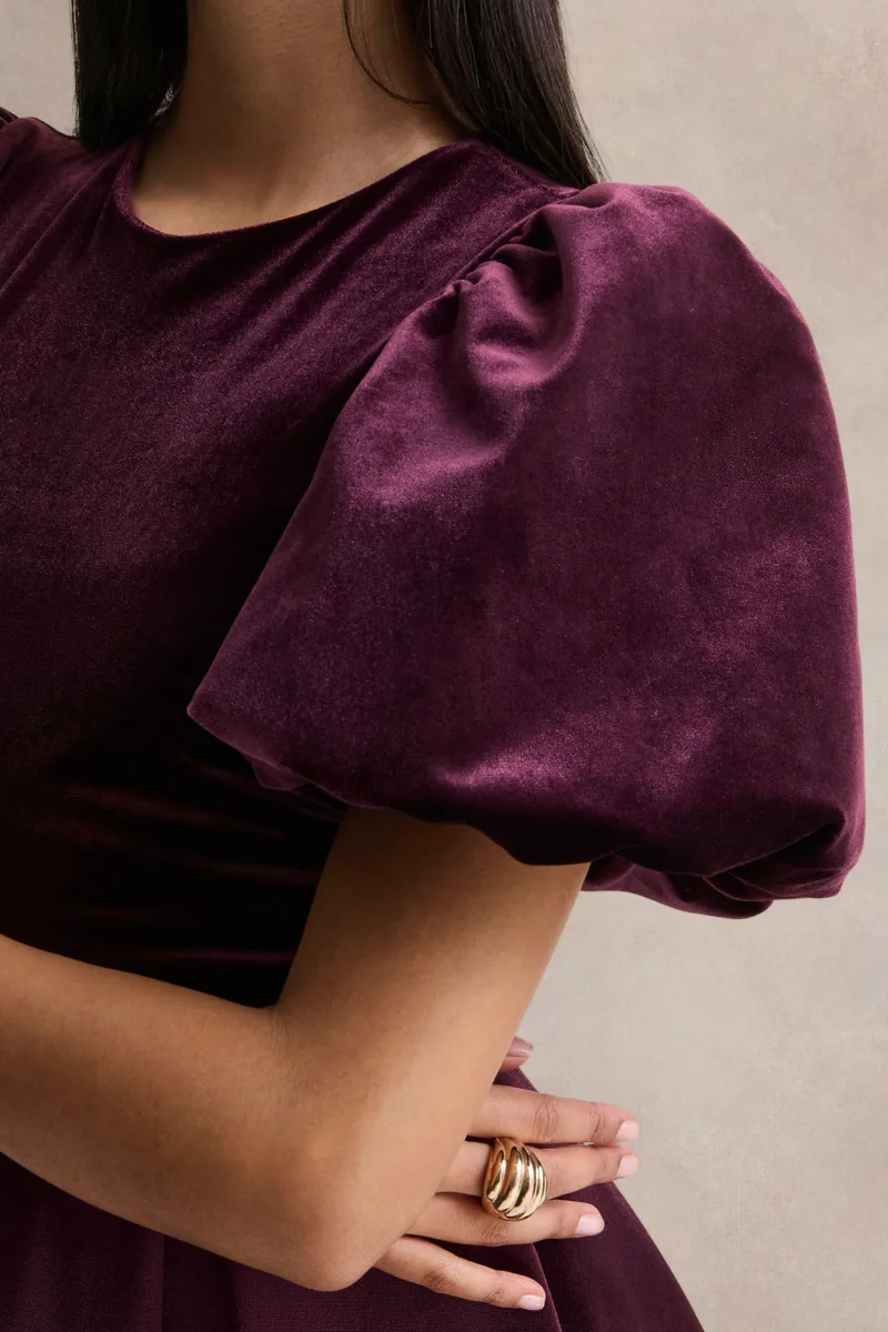 Seraphic | Vestido Midi de Terciopelo Burdeos con Mangas Abullonadas - Imagen 5