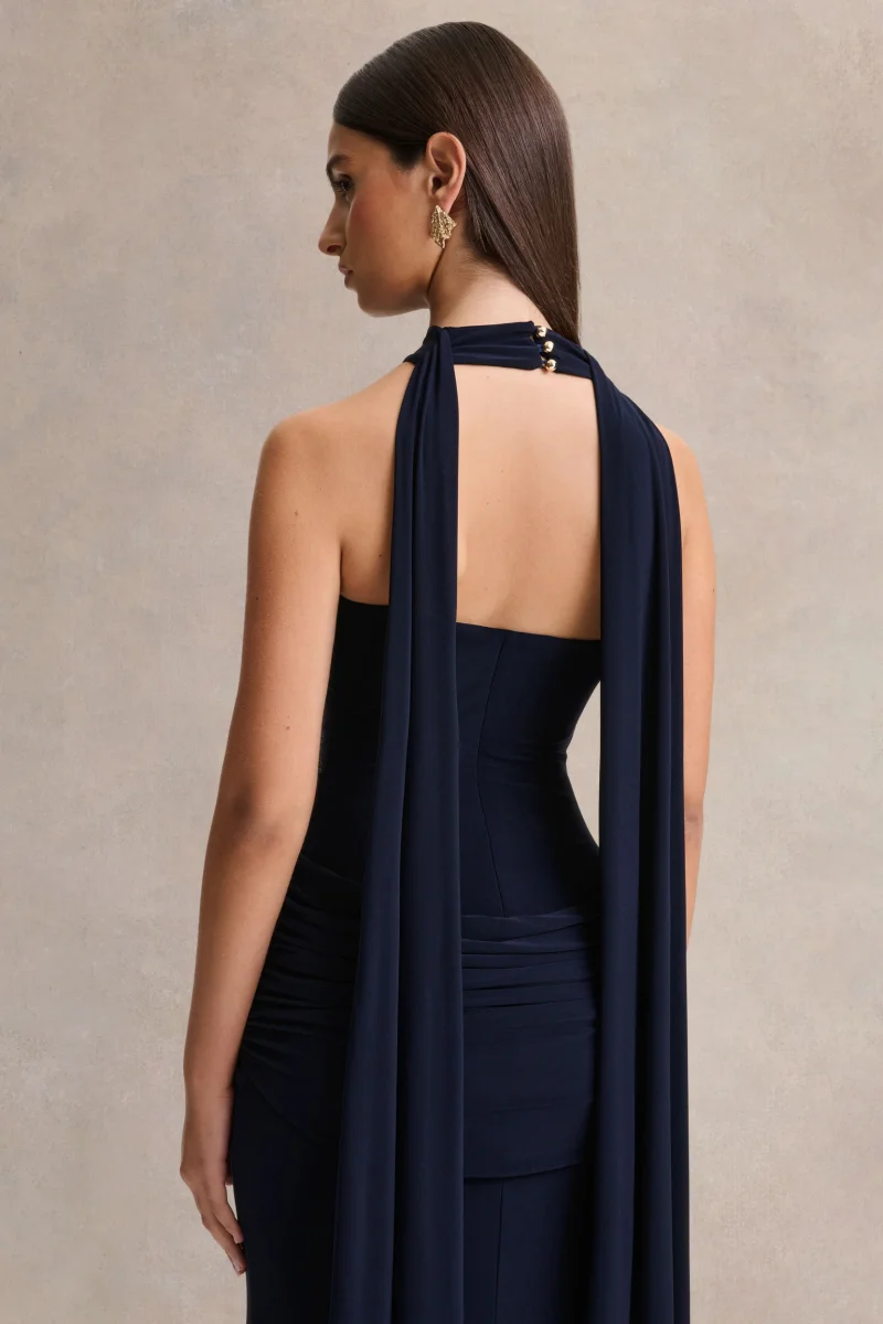 Hesperia | Vestido Largo Azul Marino de Cuello Alto con Detalle Drapeado y Bufanda - Imagen 3