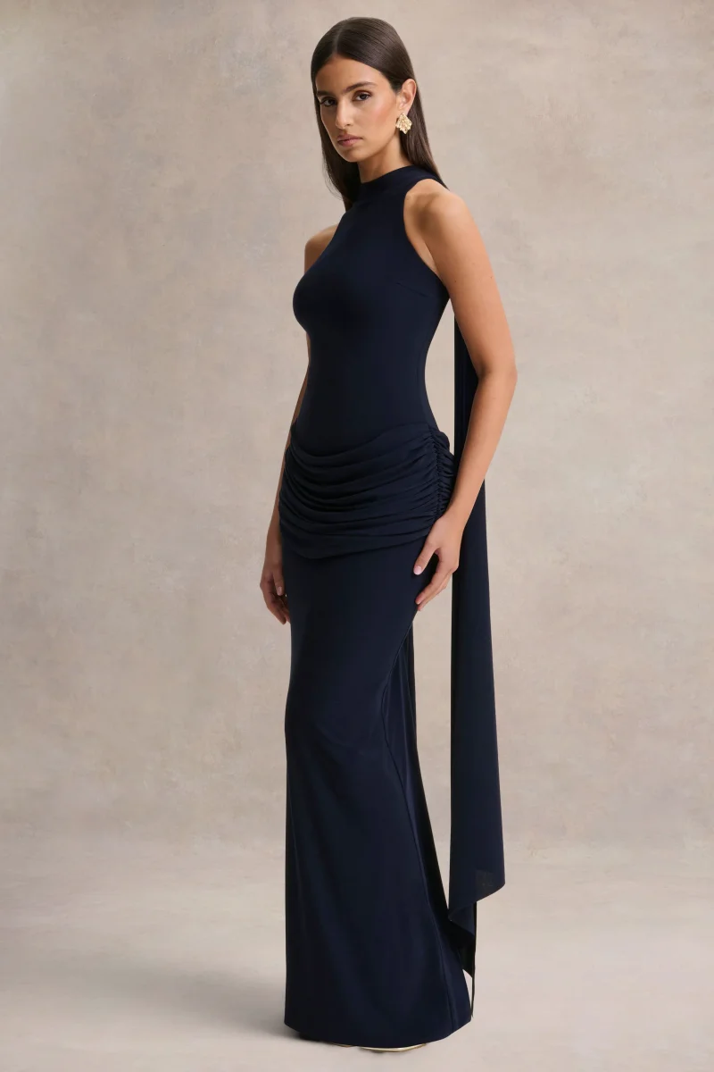 Hesperia | Vestido Largo Azul Marino de Cuello Alto con Detalle Drapeado y Bufanda - Imagen 4
