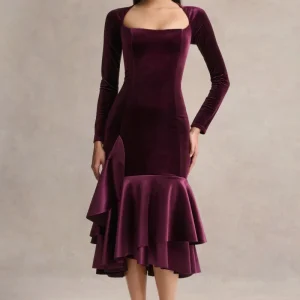 Emberlyn | Vestido midi de terciopelo Burdeos con escote redondo y bajo cola de pez