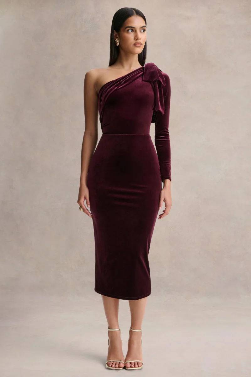 Vespera | Vestido Midi de Terciopelo Burdeos con Escote Asimétrico y Detalle de Lazo - Imagen 5