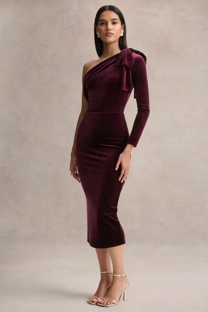 Vespera | Vestido Midi de Terciopelo Burdeos con Escote Asimétrico y Detalle de Lazo - Imagen 6