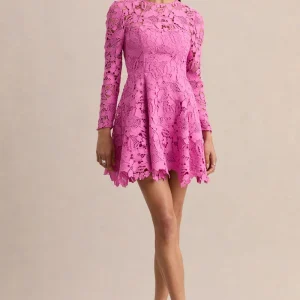 Morina | Vestido Corto de Encaje Rosa con Cuello Alto