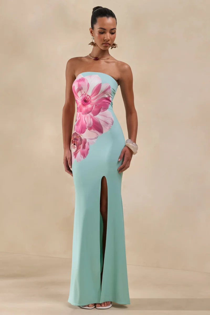 Lumia | Vestido Largo Verde Salvia Con Estampado Floral Posicional Rosa Y Escote Bandeau