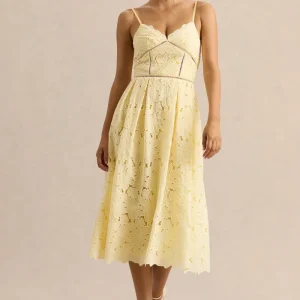 Nicoline | Vestido Midi Limón De Encaje Con Escote Corazón Y Tirantes Finos