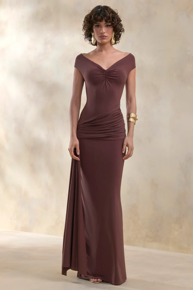 Petronia | Vestido Largo Marrón con Escote en V y Detalle Cruzado - Imagen 6