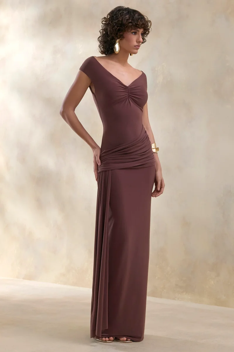 Petronia | Vestido Largo Marrón con Escote en V y Detalle Cruzado