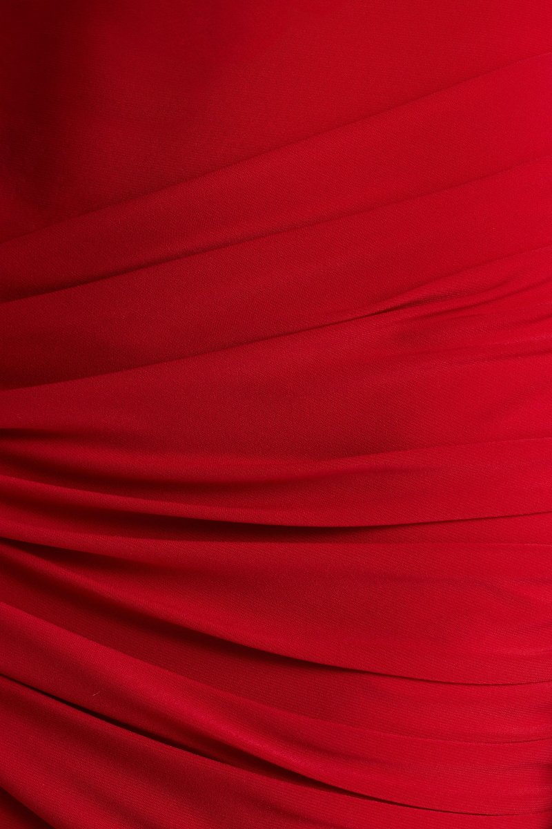 Petronia | Vestido Largo Rojo con Escote en V y Detalle Cruzado - Imagen 7