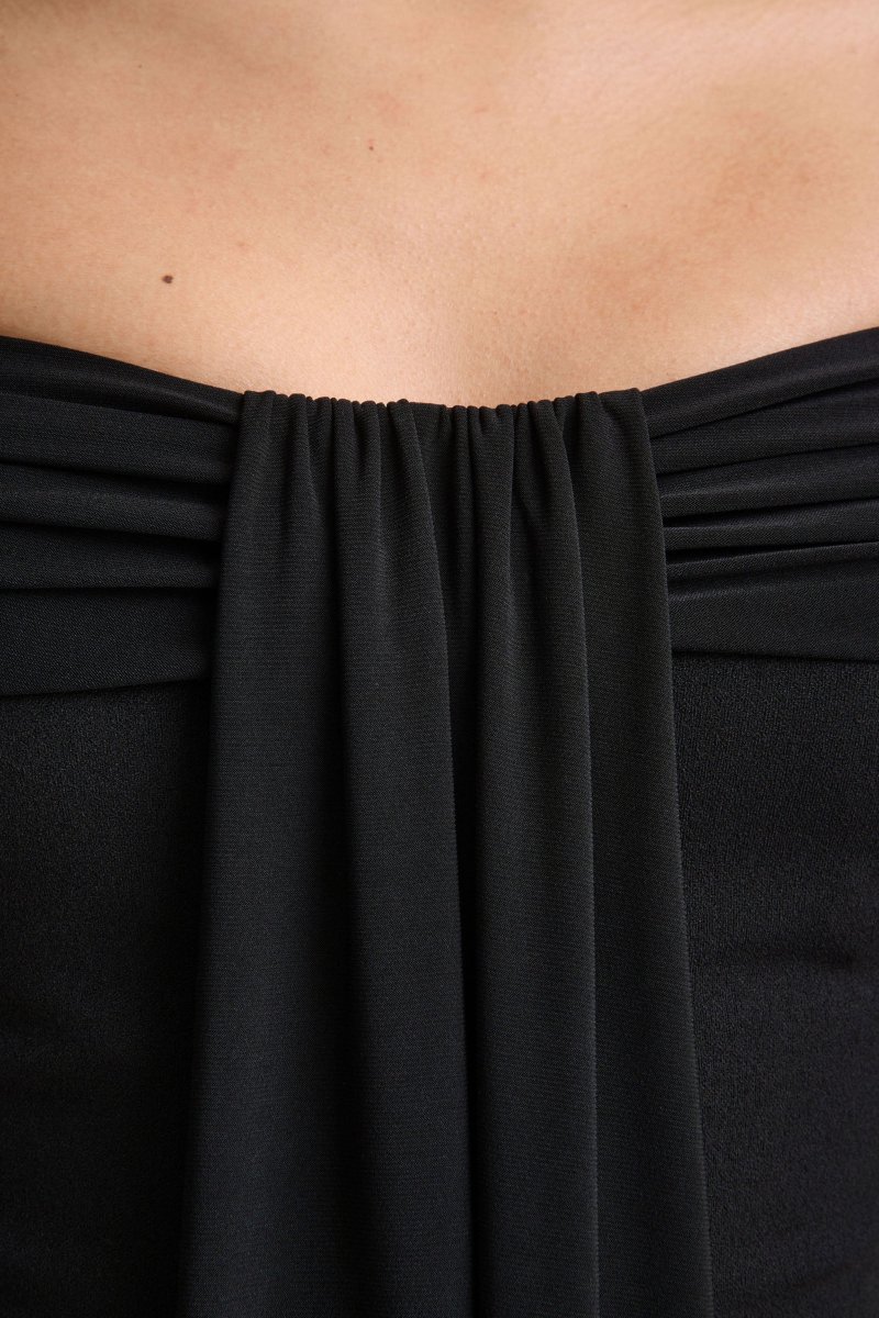 Kalida | Mono negro de cuello Bardot con Detalle de banda colgante - Imagen 7