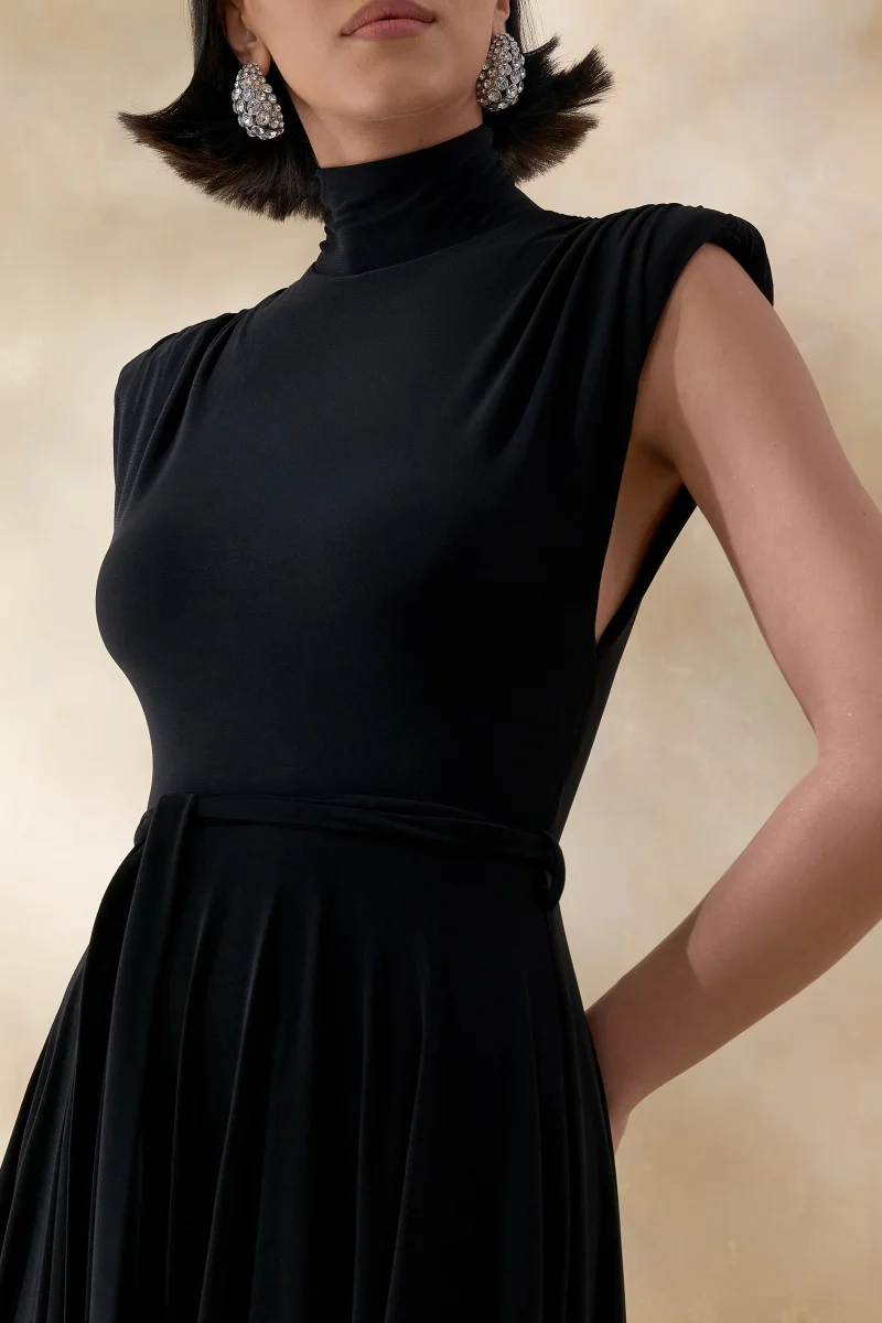 Roselena | Vestido Midi Negro de Cuello Alto - Imagen 4