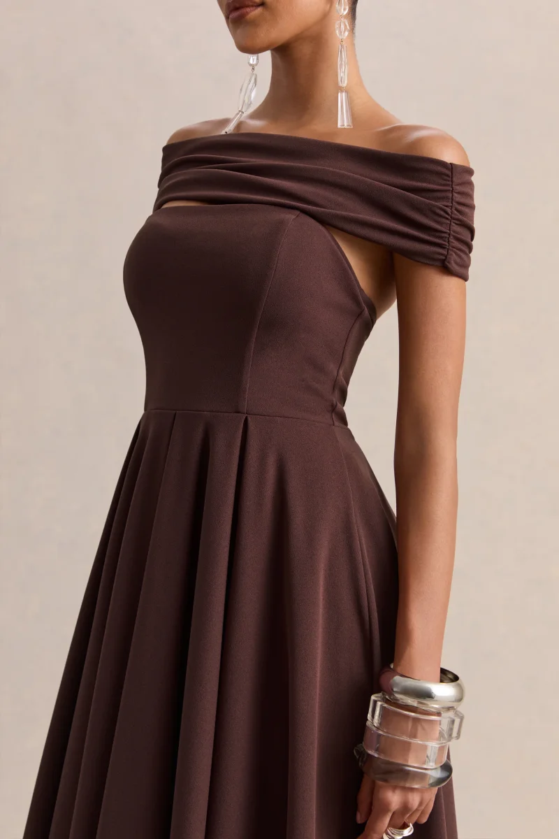 Mavina | Vestido midi marrón de cuello ancho - Imagen 4
