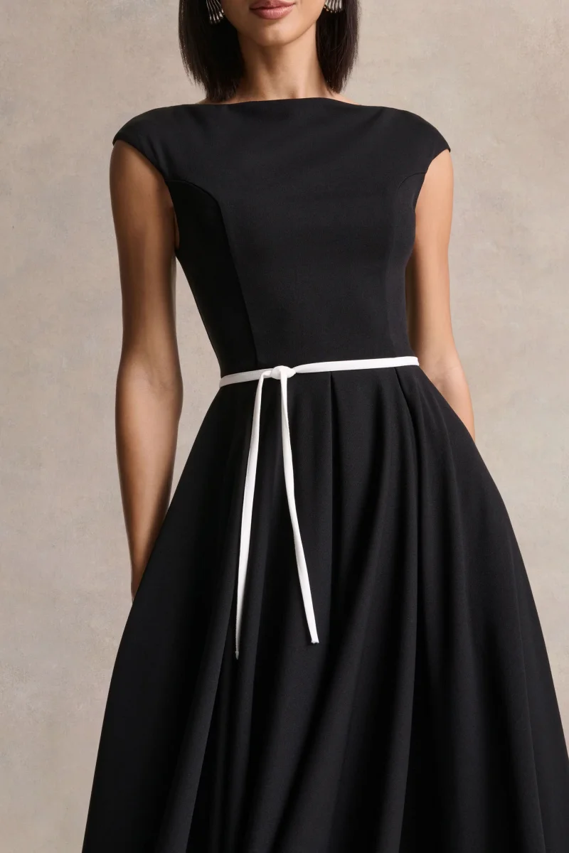 Nataline | Vestido midi negro de cuello redondo con detalle de cinturón blanco - Imagen 4