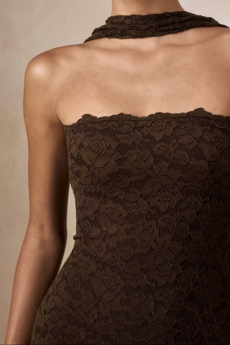 Massima | Vestido Largo Bandeau de Encaje Marrón con Detalle de Pañuelo - Imagen 8
