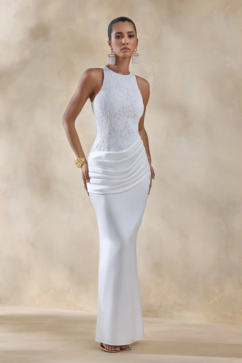 Neria | Vestido largo de satén blanco de cuello alto con falda cruzada drapeada - Imagen 2