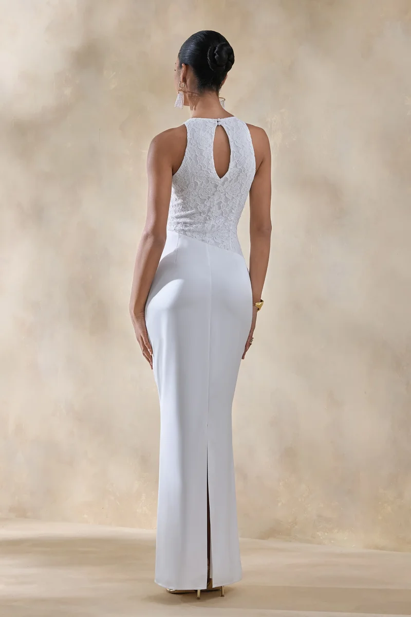 Neria | Vestido largo de satén blanco de cuello alto con falda cruzada drapeada - Imagen 3