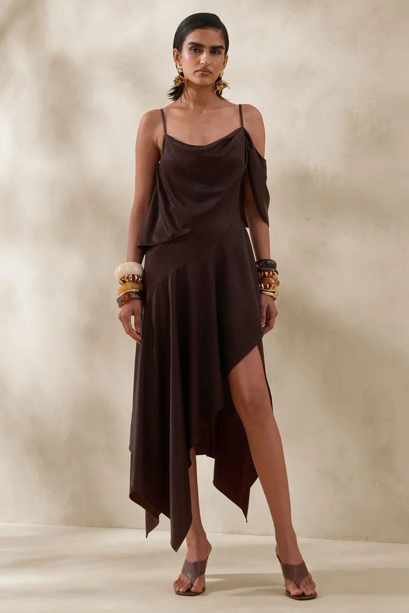 Helira | Vestido Midi Marrón De Satén Con Bajo Asimétrico Y Espalda Abierta