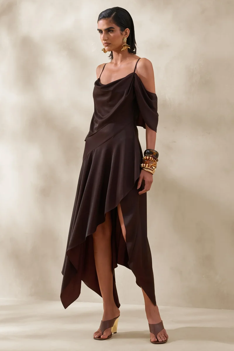 Helira | Vestido Midi Marrón De Satén Con Bajo Asimétrico Y Espalda Abierta - Imagen 3