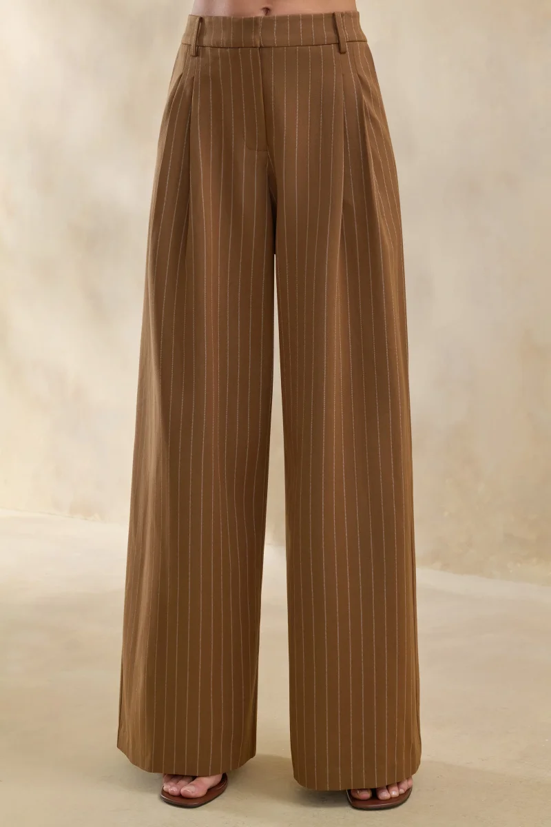 Meliva | Pantalón de vestir marrón de pierna ancha con finas rayas verticales - Imagen 4