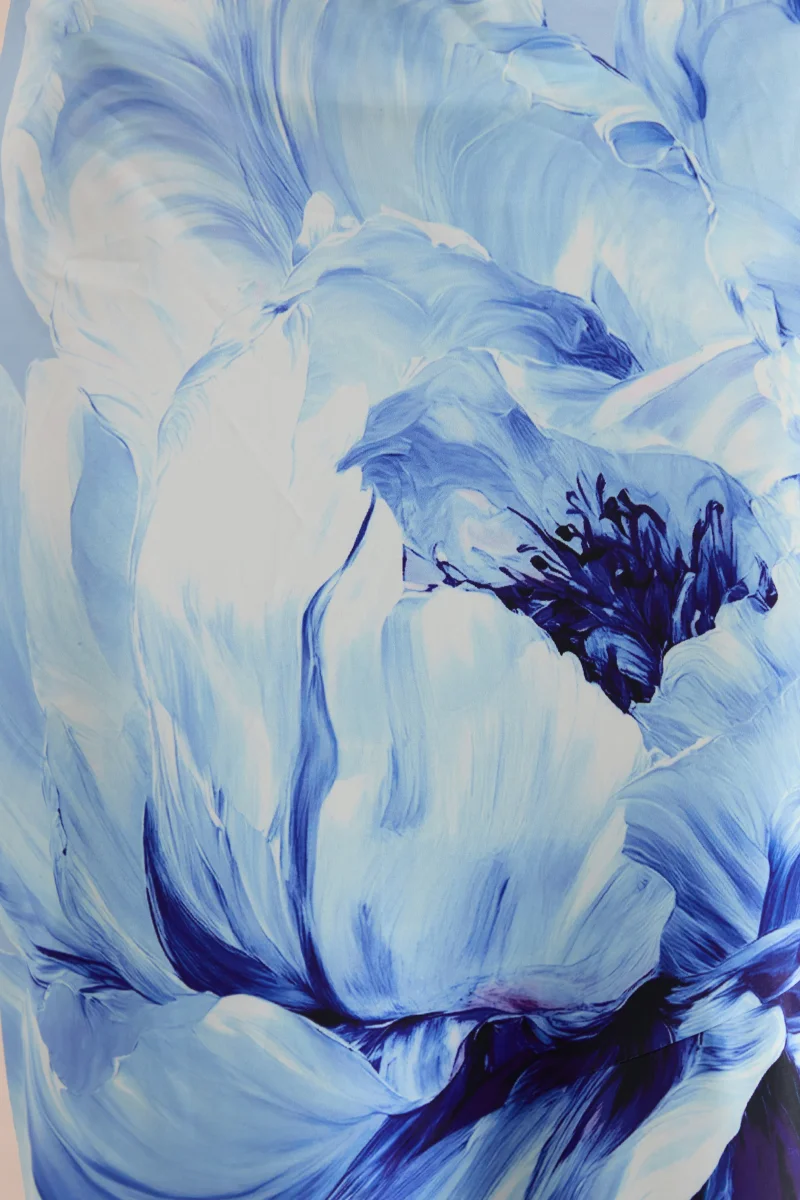 Vayla | Falda Larga Azul Con Estampado Floral, Satén Mate Asimétrica Con Talle Bajo - Imagen 7