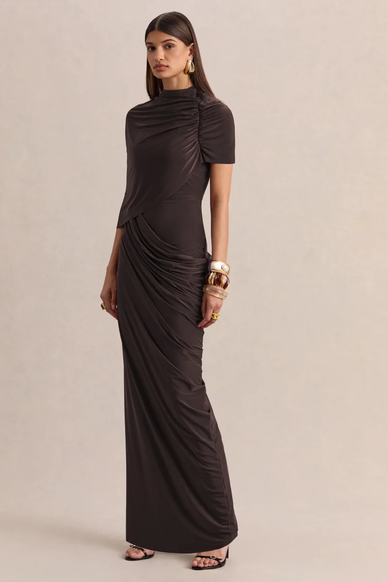 Lunaline | Vestido Largo marrón de cuello alto con capa asimétrica y detalle drapeado - Imagen 6