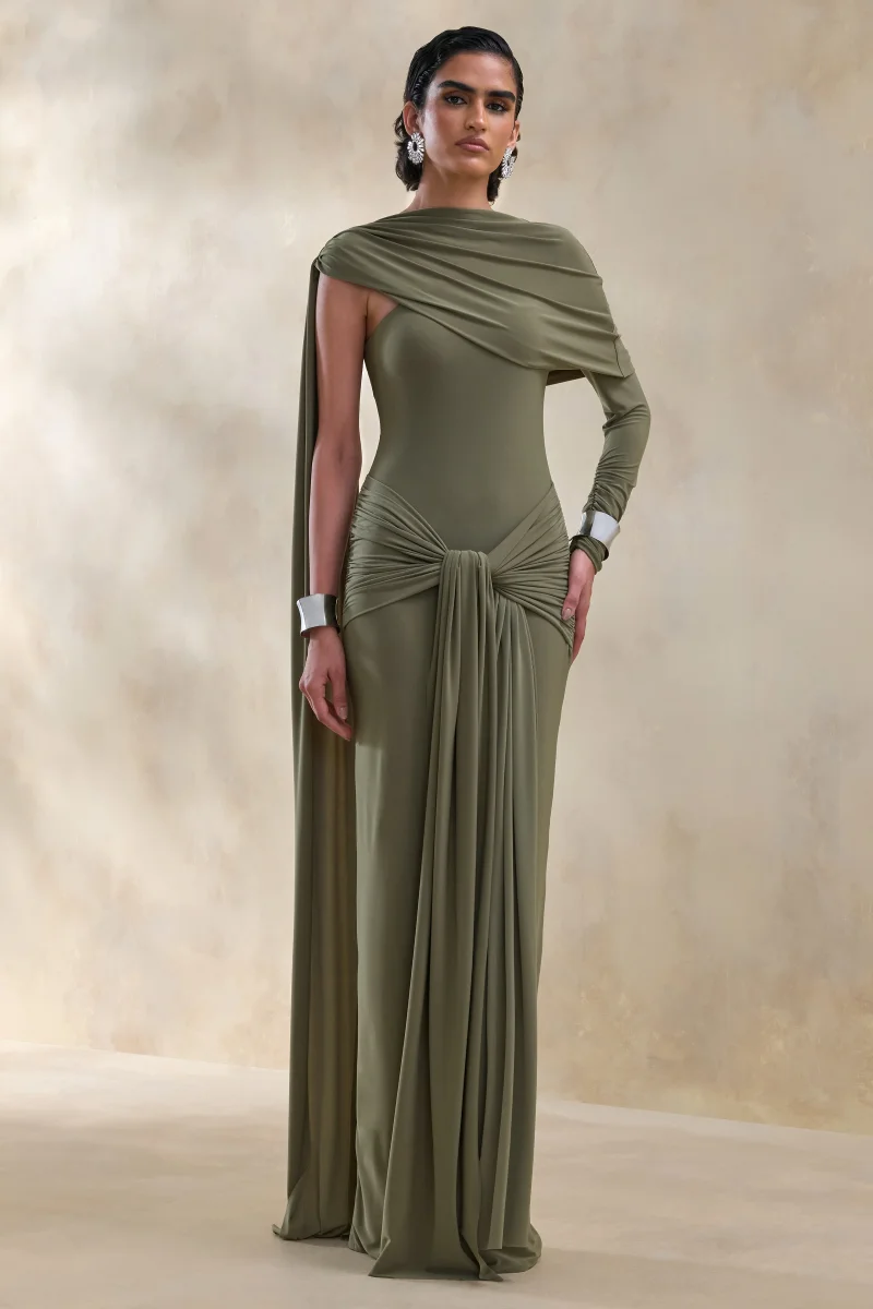 Trisara | Vestido Largo Oliva Con Escote Asimétrico, Detalles Fruncidos Y Banda