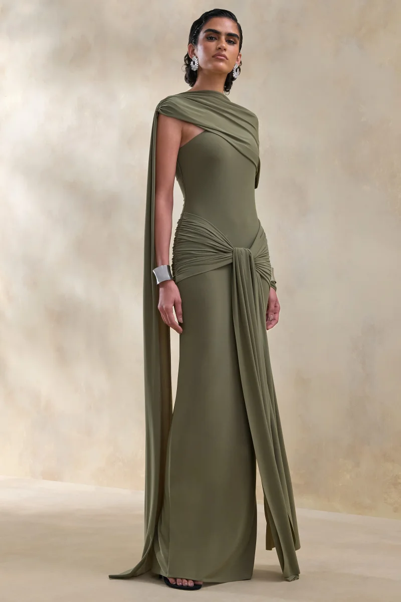 Trisara | Vestido Largo Oliva Con Escote Asimétrico, Detalles Fruncidos Y Banda - Imagen 6