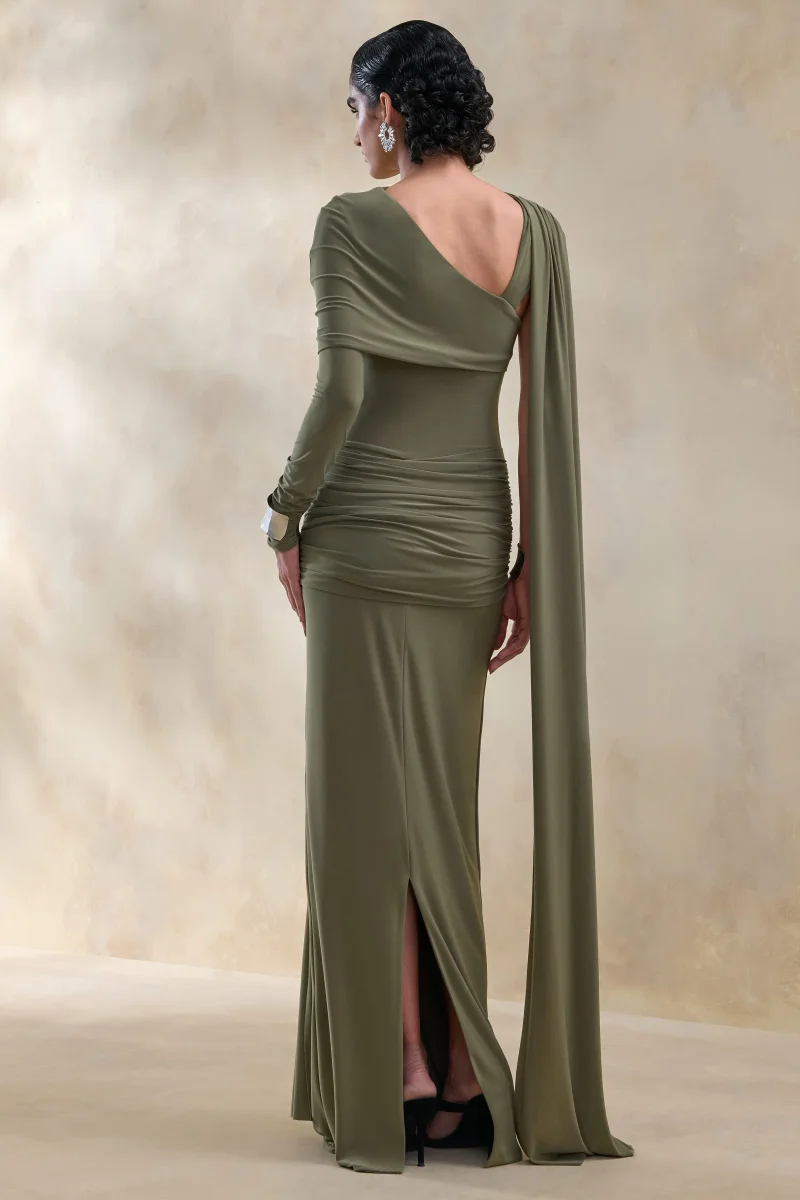 Trisara | Vestido Largo Oliva Con Escote Asimétrico, Detalles Fruncidos Y Banda - Imagen 3
