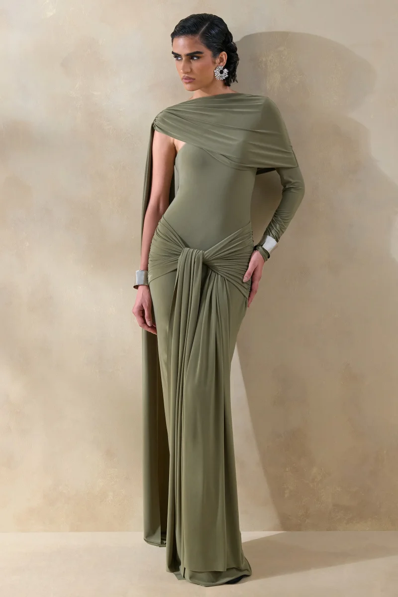 Trisara | Vestido Largo Oliva Con Escote Asimétrico, Detalles Fruncidos Y Banda - Imagen 5