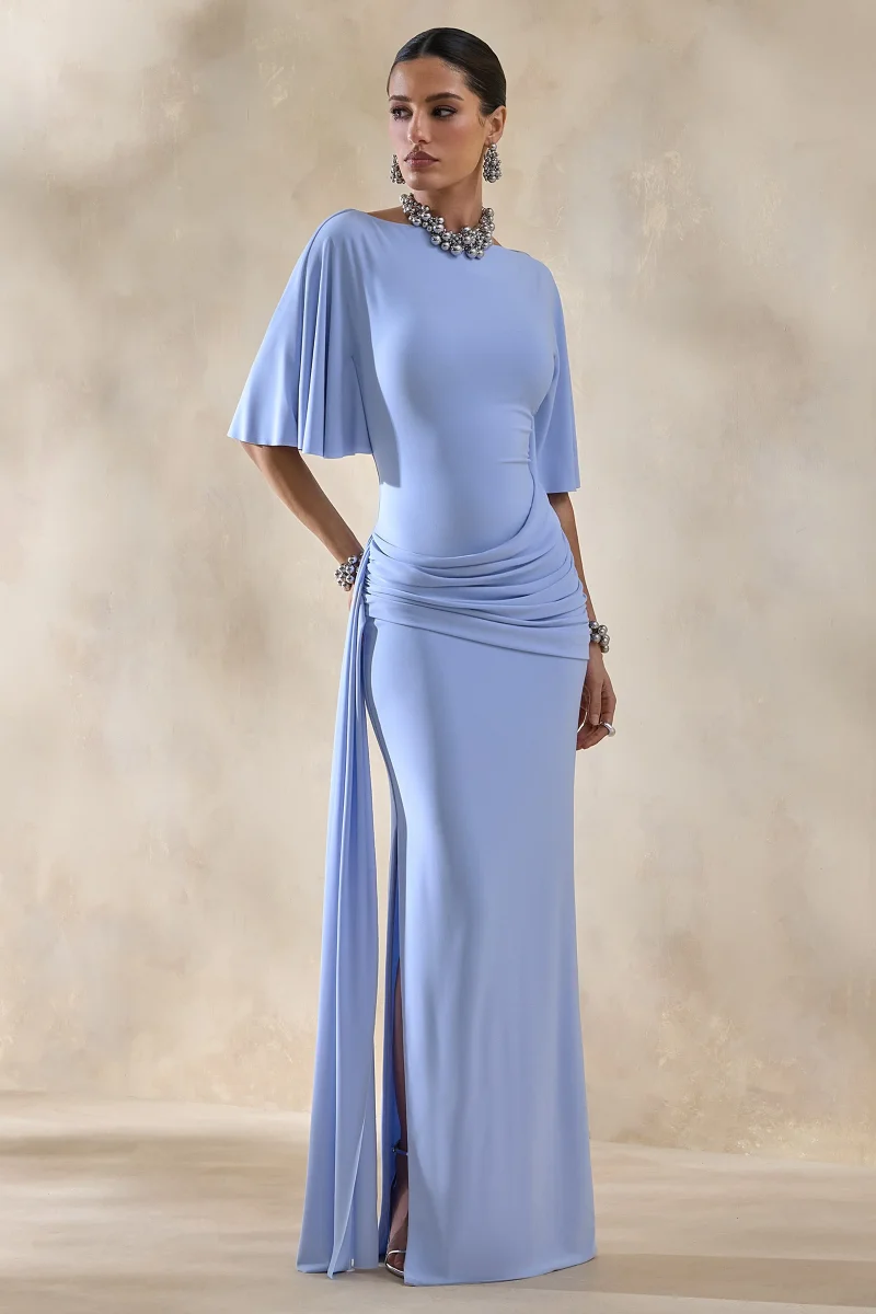 Emerelle | Vestido largo Azul con Escote Ancho, Fajín y Detalle Drapeado