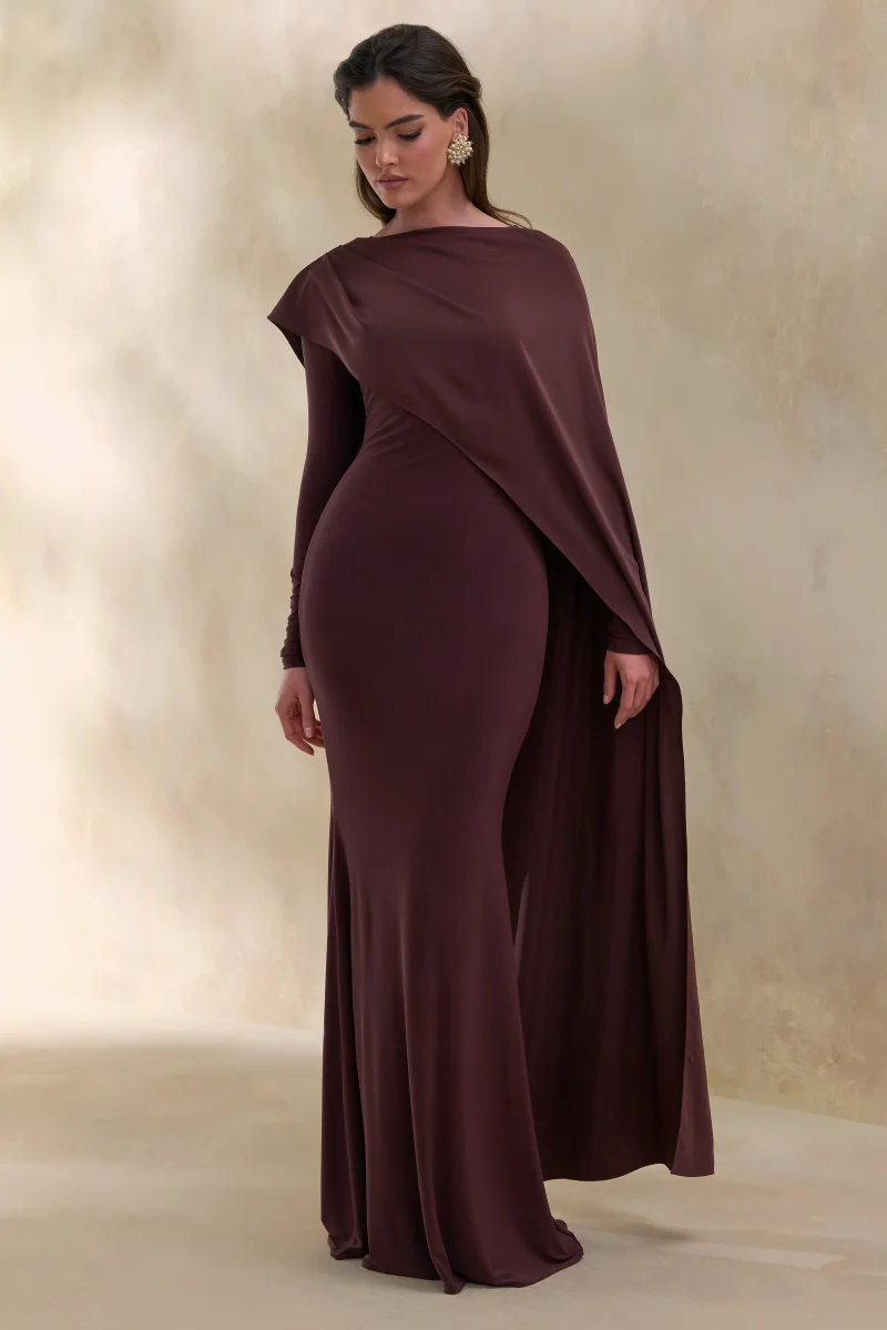 Salenne | Vestido largo de cuello redondo en color marrón con capa asimétrica de satén - Imagen 6