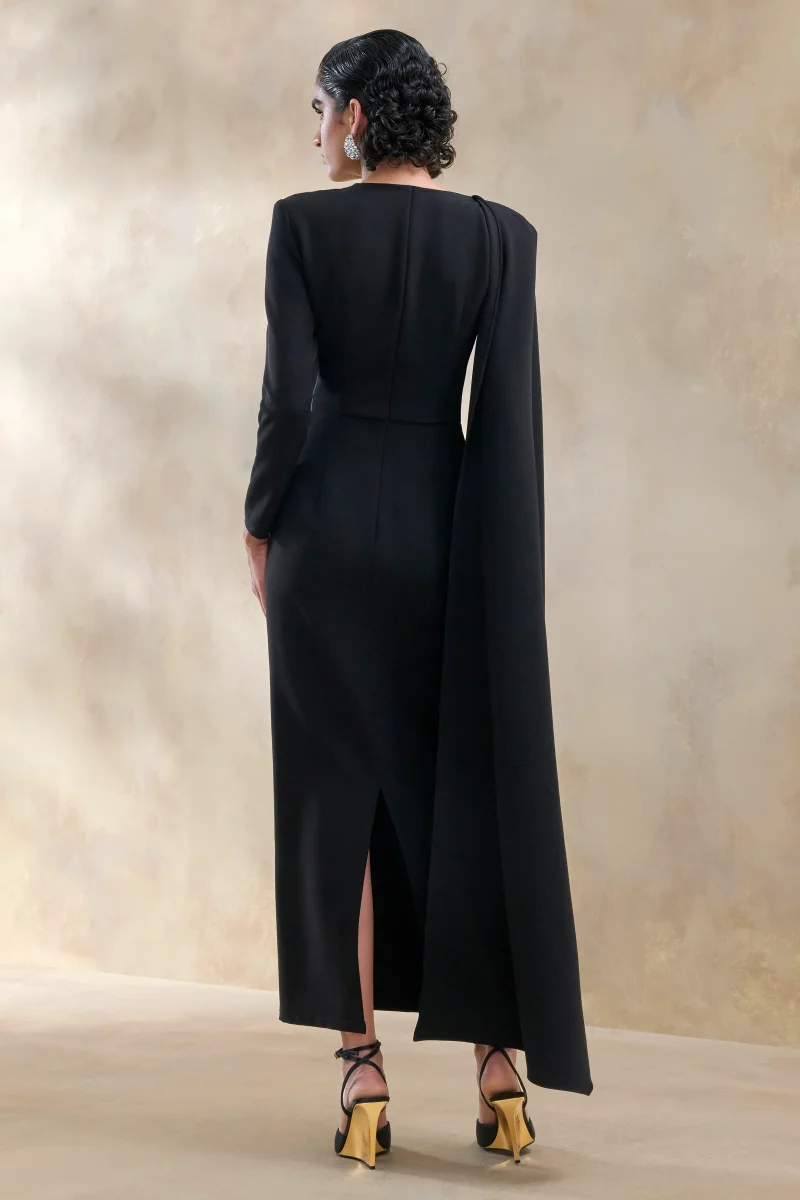 Jovea | Vestido Largo Negro De Crepé Con Escote Redondo Y Manga Capa - Imagen 3