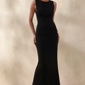 Astrelle | Vestido Largo Negro Con Escote Alto