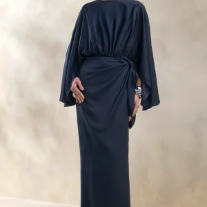 Delphina | Vestido Largo De Satén Azul Marino Con Detalles Fruncidos Y Nudo