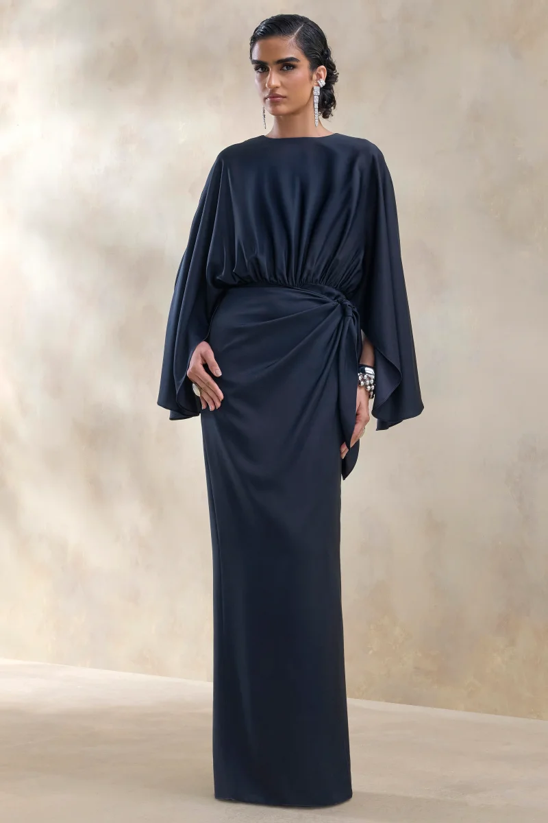 Delphina | Vestido Largo De Satén Azul Marino Con Detalles Fruncidos Y Nudo