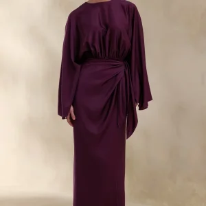 Delphina | Vestido Largo De Satén Ciruela Con Detalles Fruncidos Y Nudo