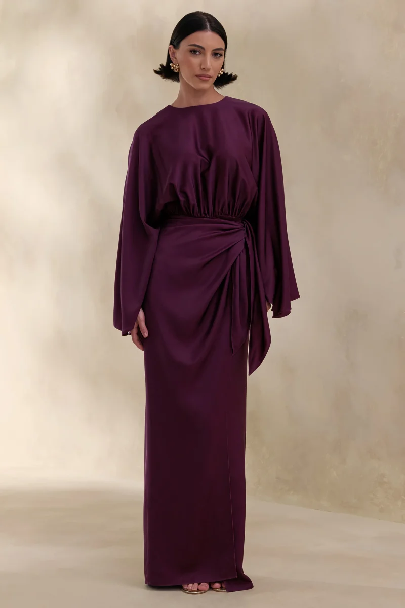 Delphina | Vestido Largo De Satén Ciruela Con Detalles Fruncidos Y Nudo - Imagen 2