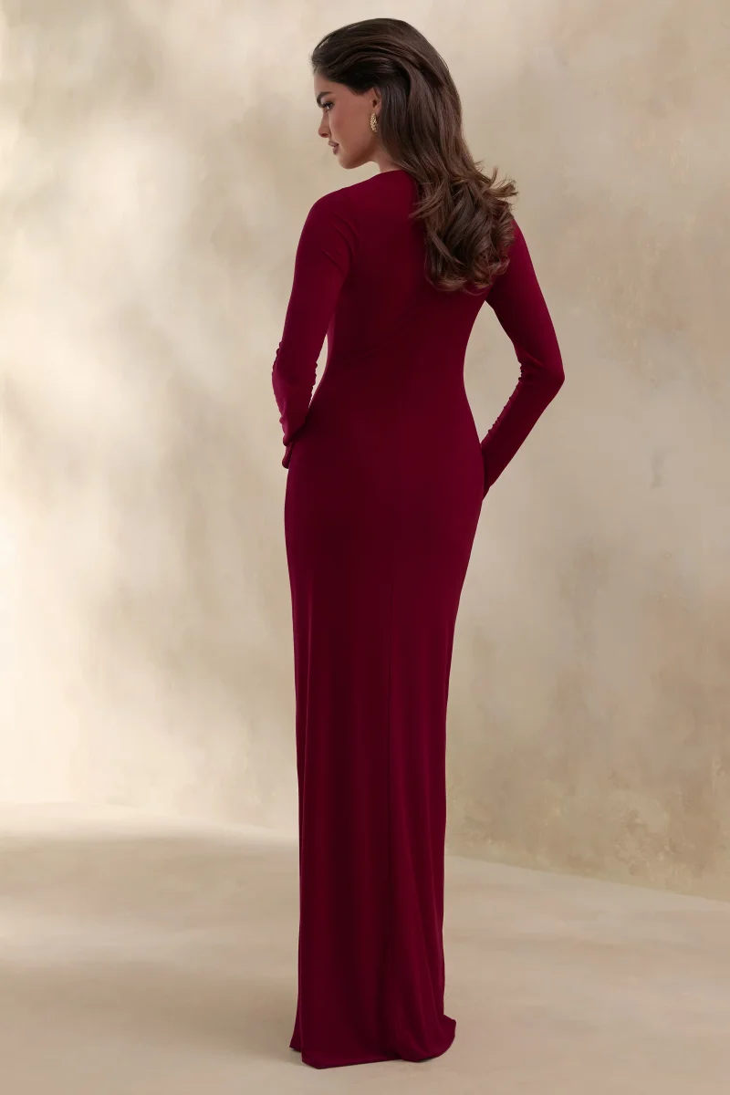 Karessa | Vestido Largo color berry de cuello alto con detalle fruncido y abertura frontal alta - Imagen 3