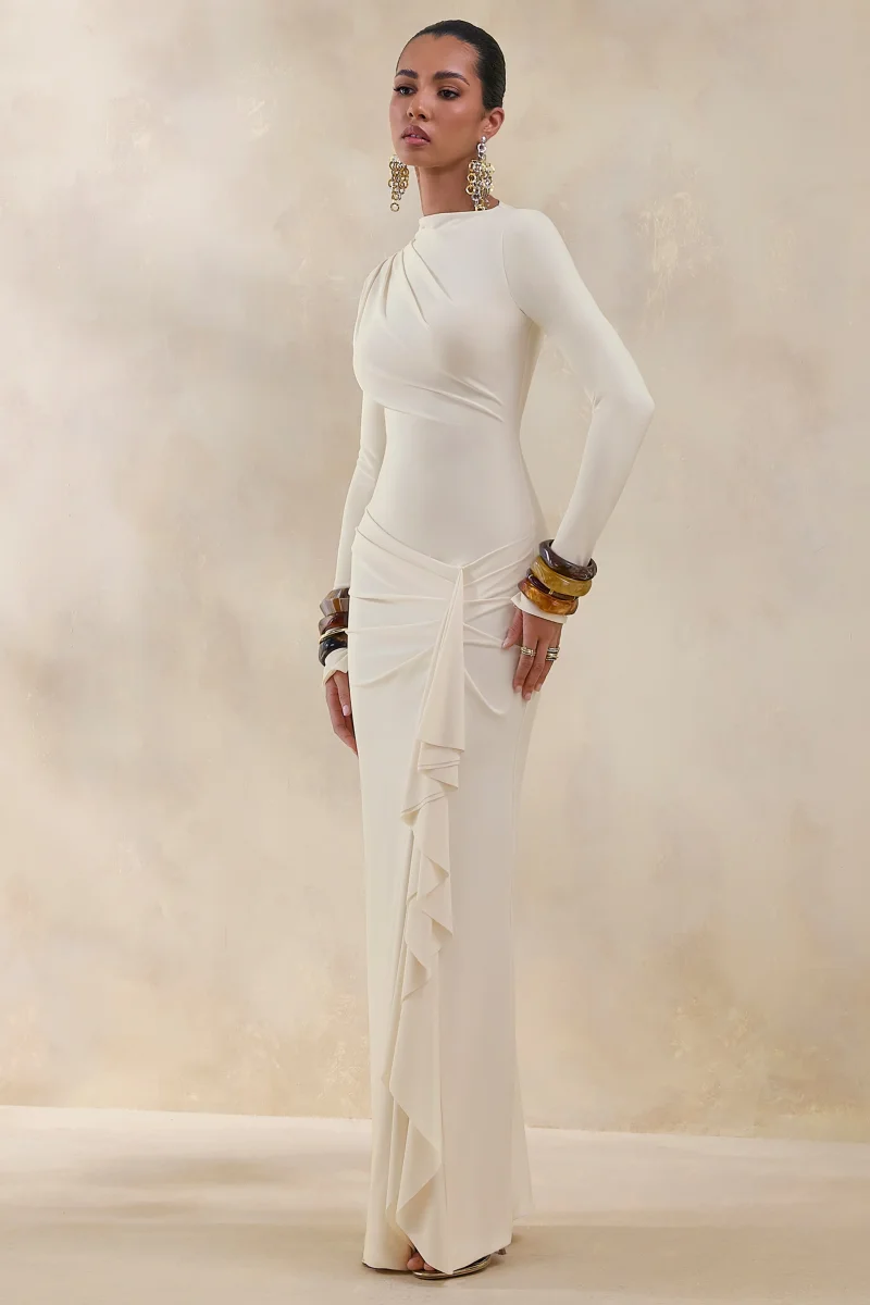 Karessa | Vestido Largo color crema de cuello alto con detalle fruncido y abertura frontal alta - Imagen 6